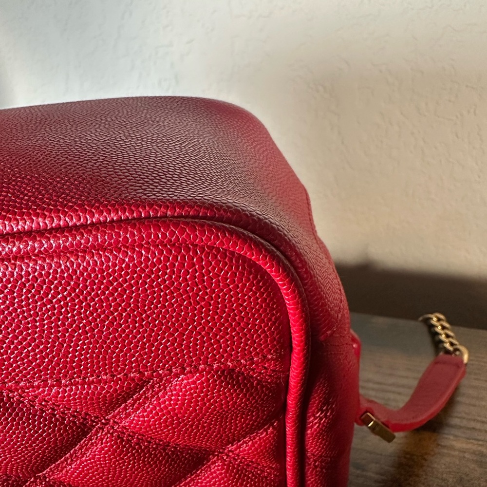 YSL Saint Laurent Red Quilted Leather 80s Vanity Crossbody with Gold Hardware - Picture 10 of 13